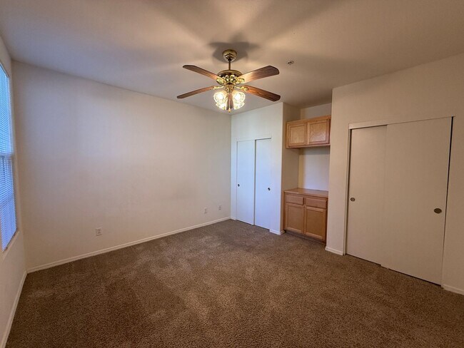 Building Photo - Centrally Located Downstairs Condo in the Oak Creek Villas