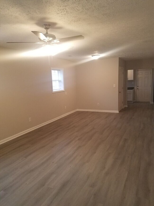Building Photo - 2 Bed 1.5 Bath in Atlanta!