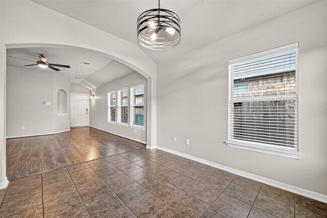 Building Photo - 26810 Henson Falls Dr