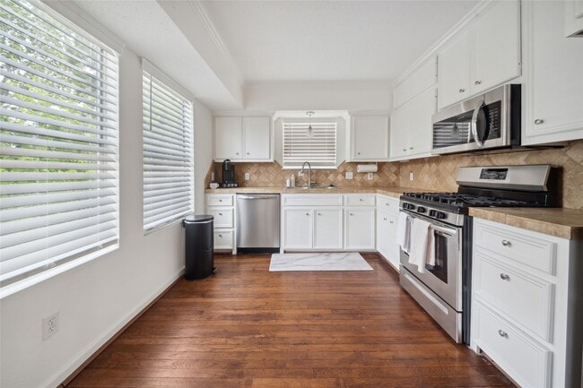 Building Photo - 1105 Tulane St