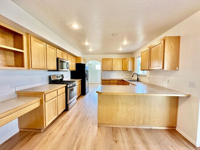 Building Photo - Newly Renovated Expansive Multi story 4 be...