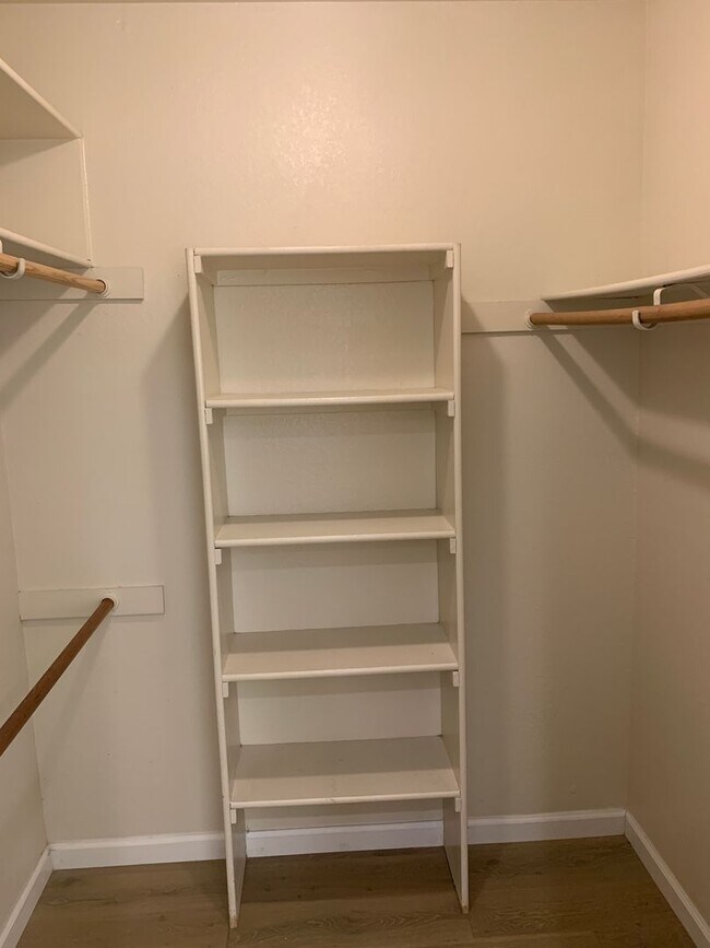 Building Photo - Back to School Two Weeks Free Rent! Darling condo in a great community with amenities