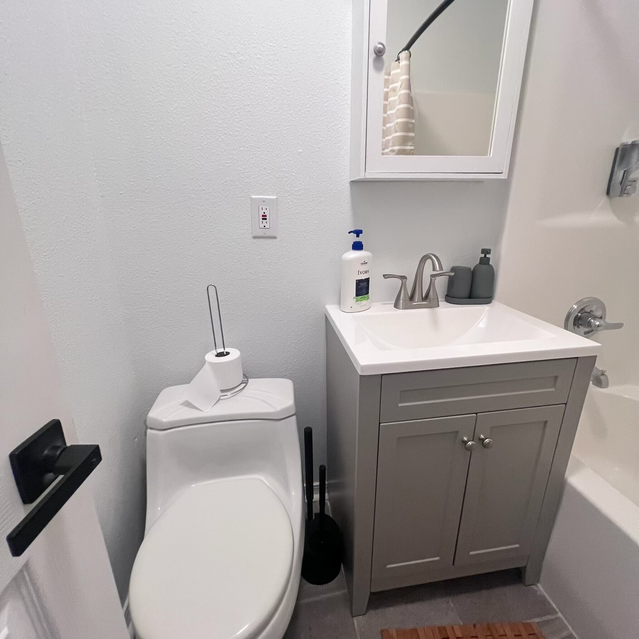 Building Photo - 4584 Tamarind Dr