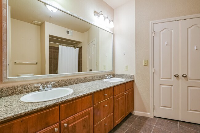 Building Photo - 1711 Old Spanish Trl