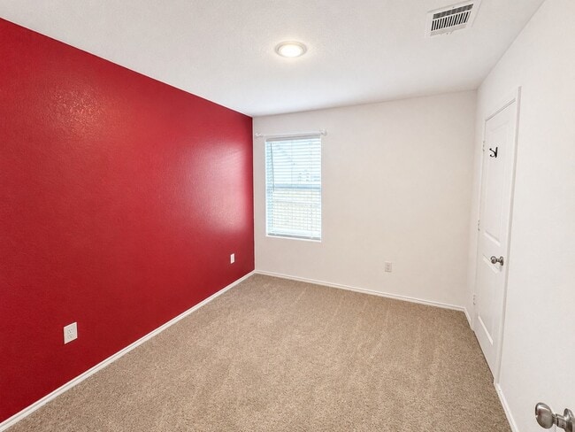 Building Photo - LOVELY 3 BEDROOM 2 BATH HOME WITH EASY ACCESS TO DOWNTOWN & BROOKS CITY BASE FEATURING OUTDOOR AC...
