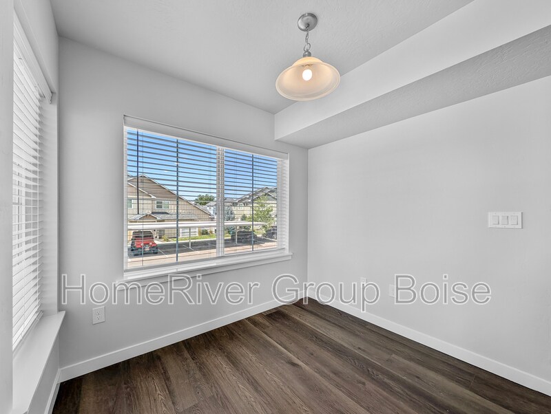 Building Photo - 857 E Travel Ln