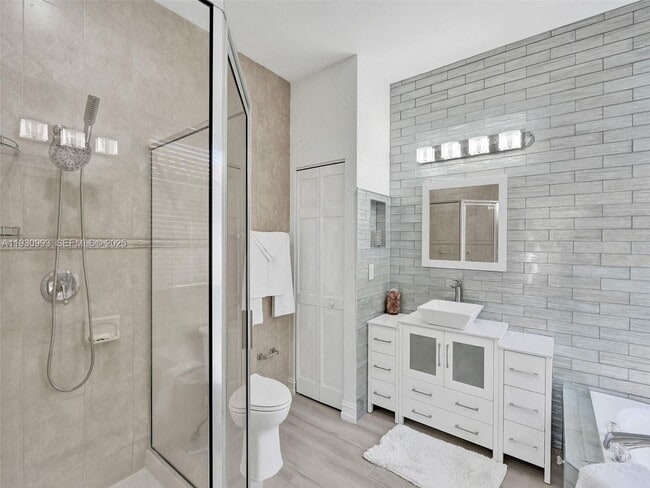 Building Photo - 4310 NW 63rd Ave