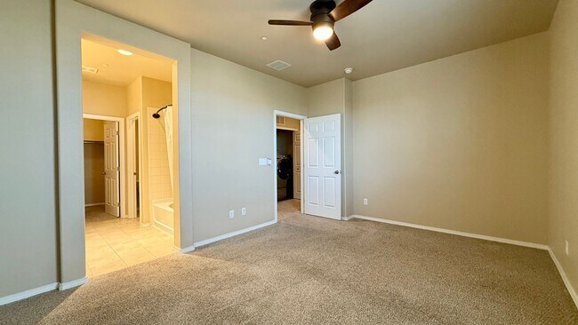 Building Photo - Modern Townhome with Mountain Views in Claremont Ranch