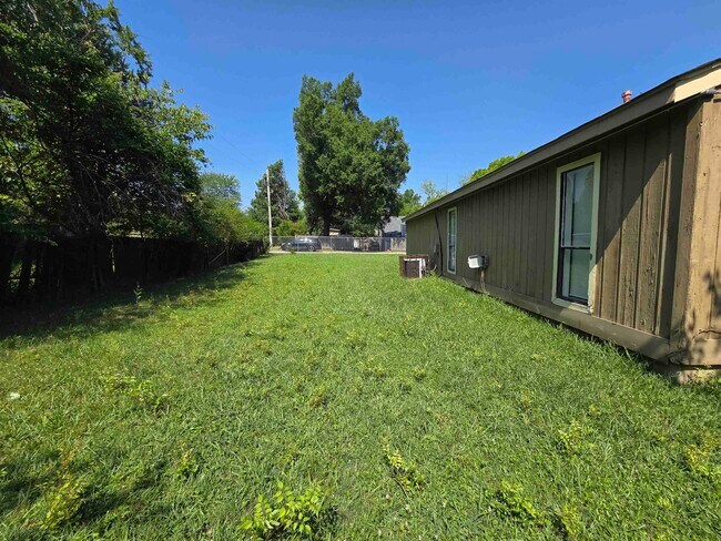 Building Photo - 6369 Golden Park Dr