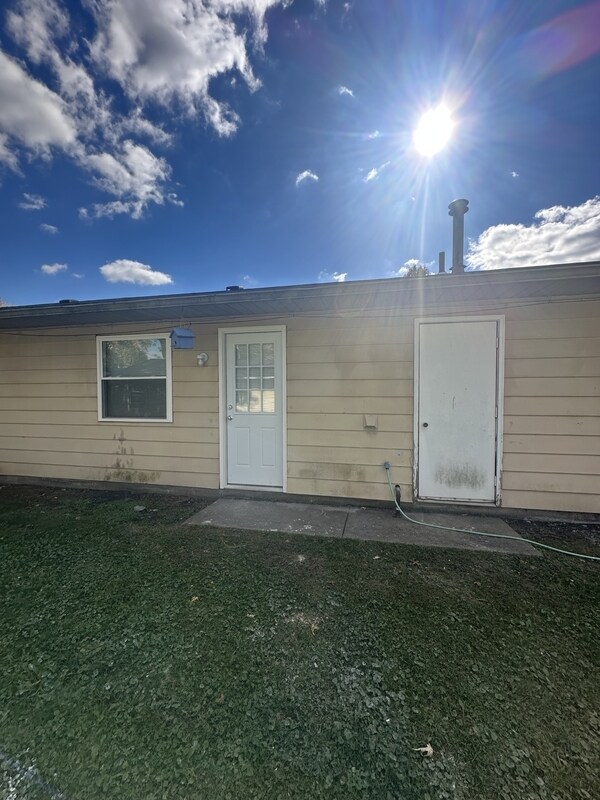 Building Photo - 186 Bernower Ave SW