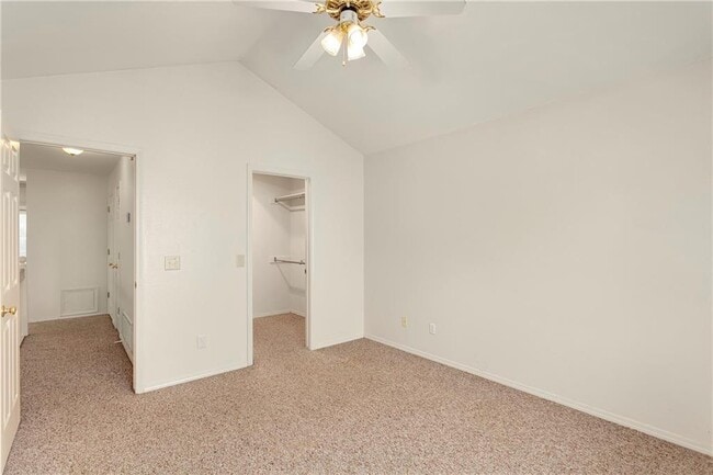 Building Photo - 1477 N Gregg Ave