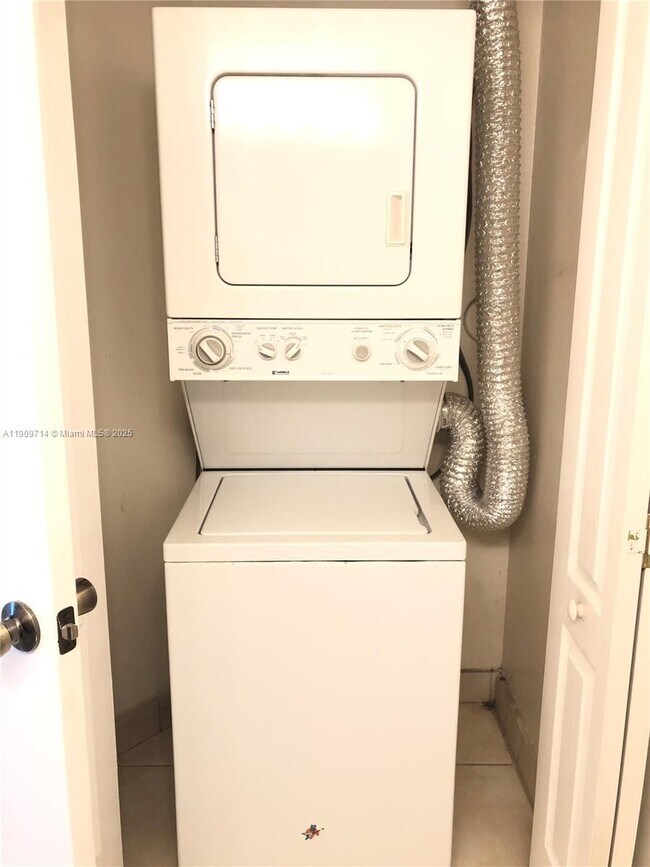 Building Photo - 4637 NW 97th Ct