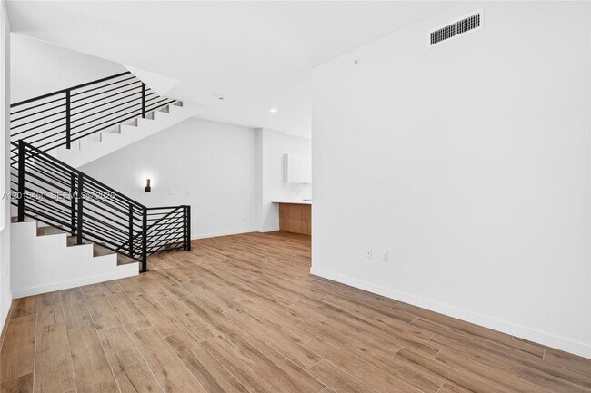 Building Photo - 515 NE 61st St