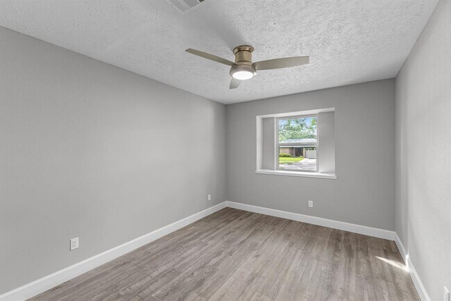Building Photo - 13607 Salisbury Dr