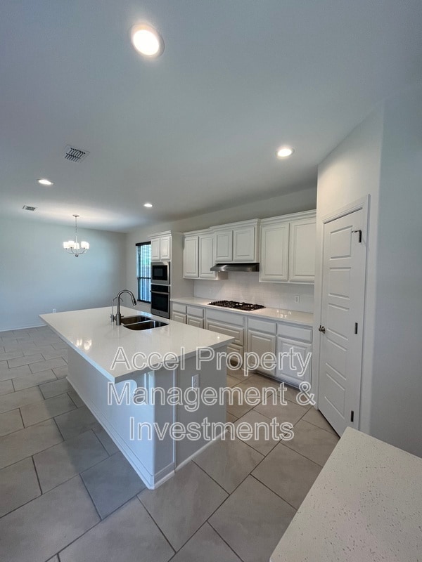 Building Photo - 3302 Oriole Dr