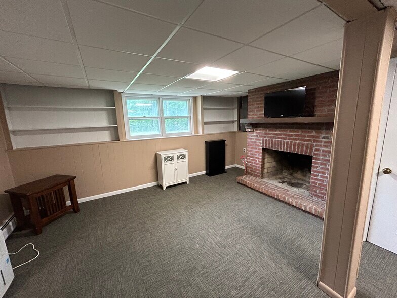 Building Photo - 67 Sherwood Dr
