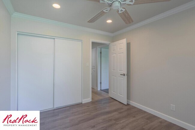 Building Photo - Newly Remodeled 3 Bedroom Townhome. Small ...