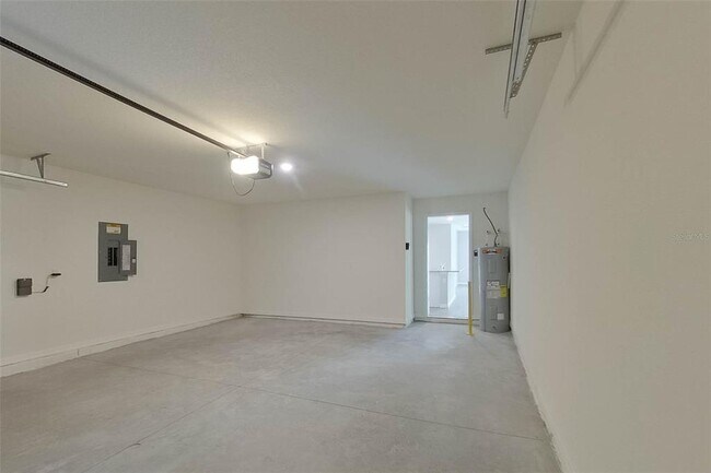 Building Photo - 8641 SW 43rd Ter