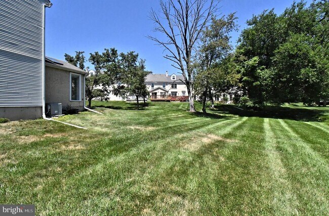 Building Photo - 2489 Hillendale Dr