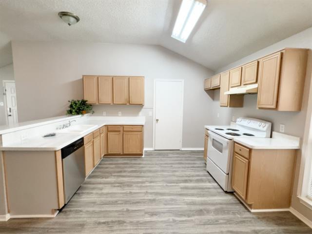 Building Photo - 10616 Shadywood Dr