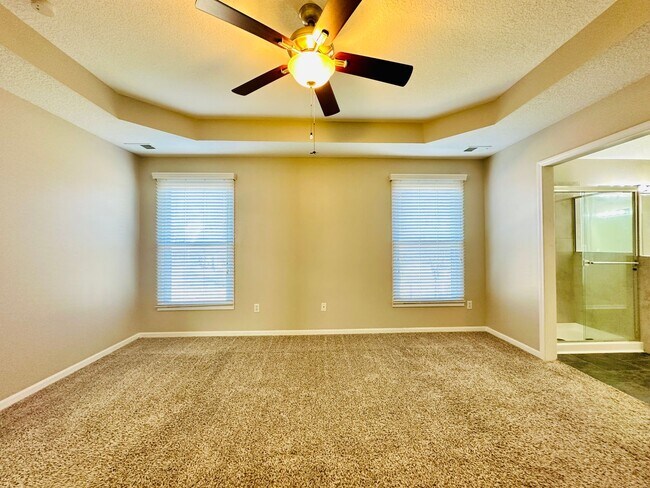 Building Photo - **BRAND NEW CARPETS** Beautiful Home in Bl...