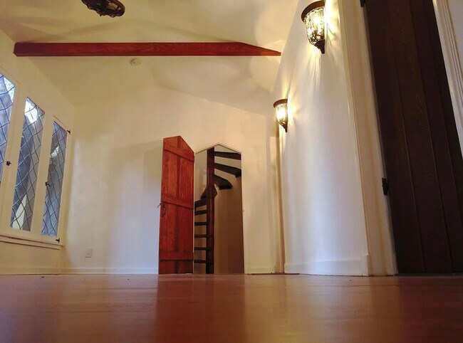 Building Photo - 1328 N Formosa Ave