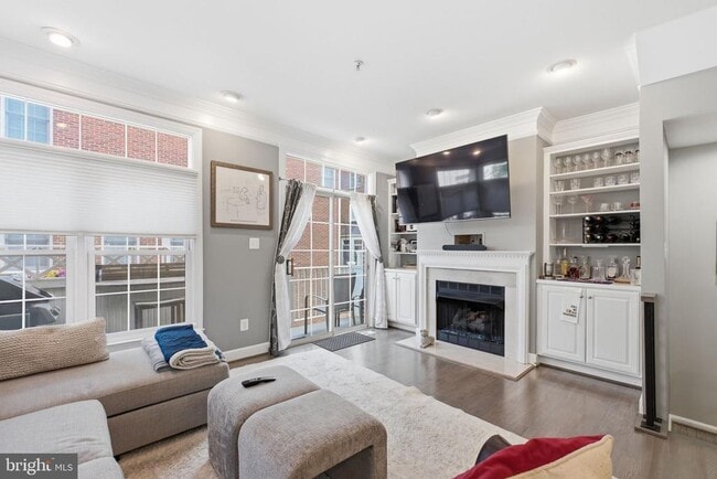 Building Photo - 1329 N Barton St