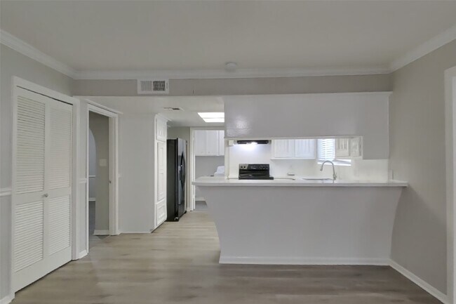 Building Photo - 2307 Hilton Head Dr