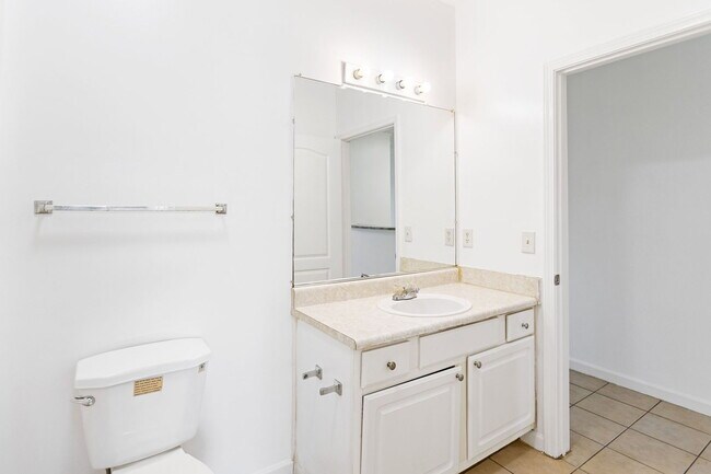 Building Photo - 17906 Villa Creek Dr