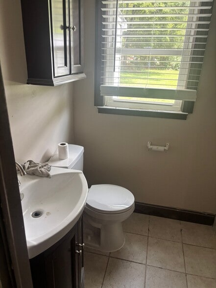 Building Photo - 639 Arch Dr