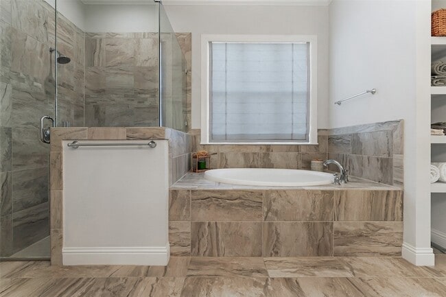 Building Photo - 14104 Cross Oaks Pl