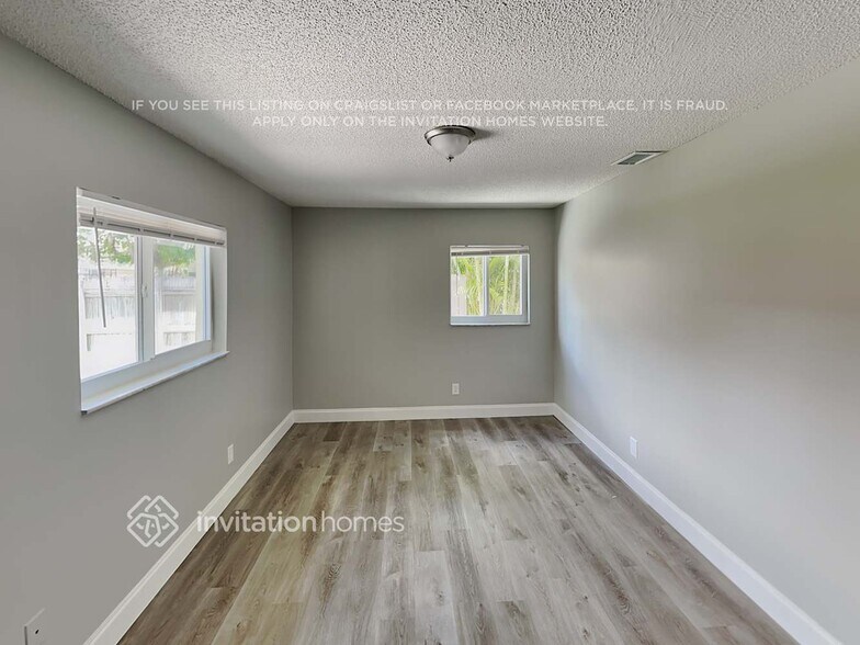 Building Photo - 2504 NW 98th Ln