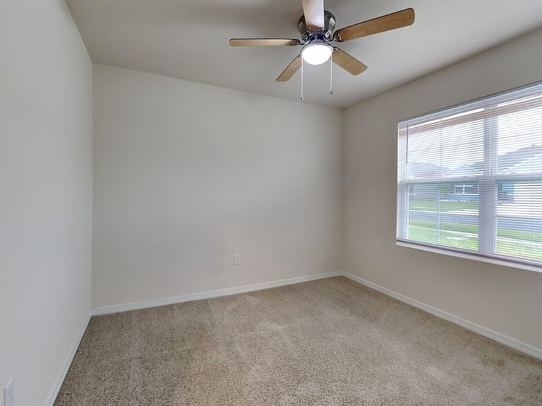 Building Photo - 1417 Sugarwood St