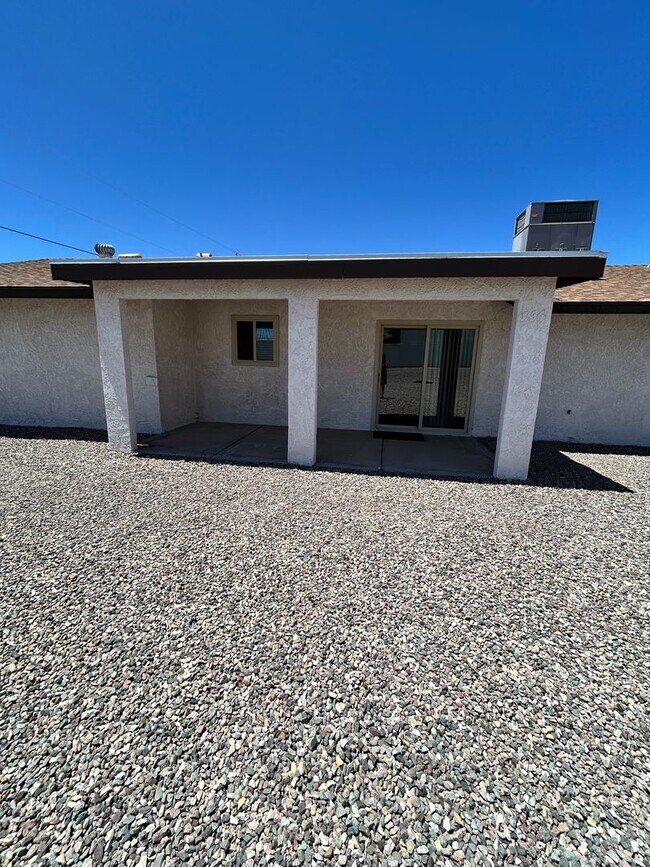 Building Photo - Unfurnished Home!