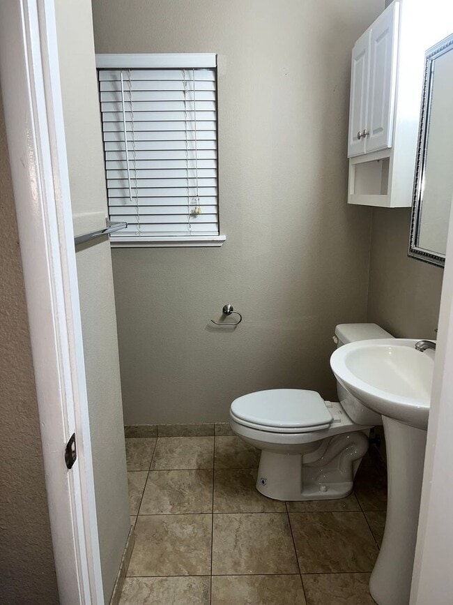 Building Photo - Beautiful 3 Beds 2 Baths House