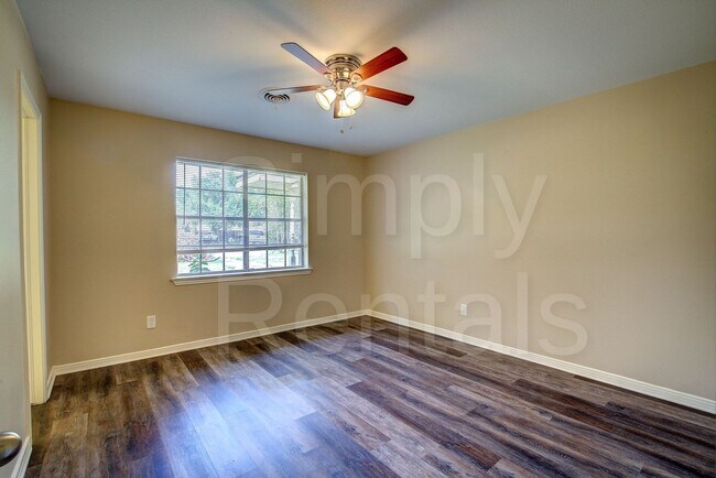 Building Photo - 6426 Chapman Dr
