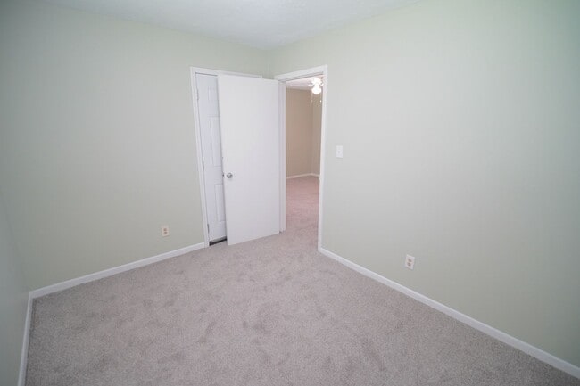Building Photo - 2304 Hartsfield Ct