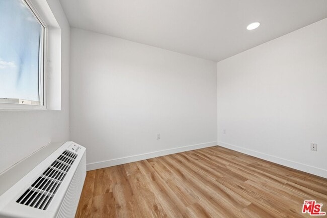 Building Photo - 219 E 87th St
