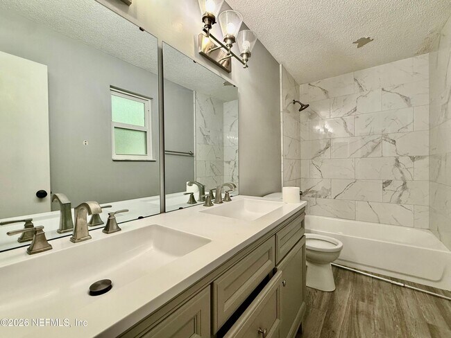 Building Photo - 4949 Azure St