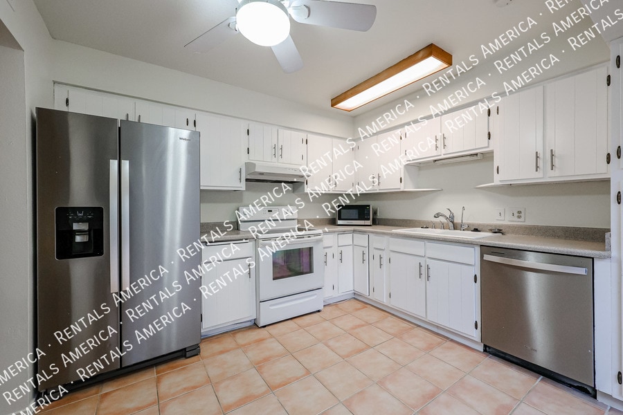 Building Photo - 6626 N Majorca Ln W