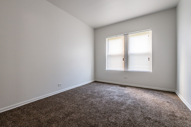 Bedroom - 7846 S Saginaw Ave