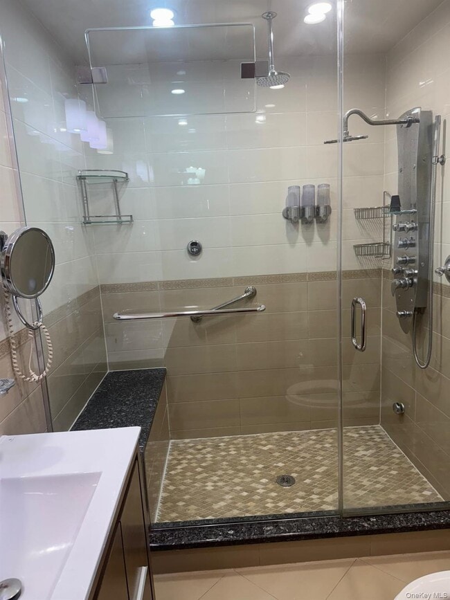 Building Photo - 138-54 Hoover Ave