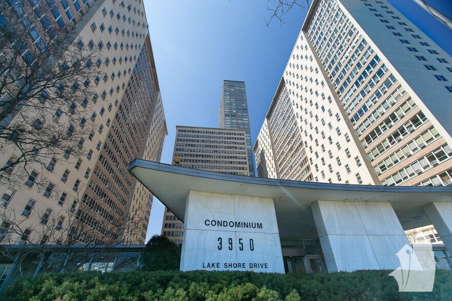 Building Photo - 3950 N Lake Shore Dr