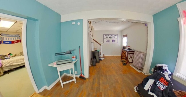 Building Photo - 3D Tour Available - 3 Blocks to KSU Campus & 5 Blocks to Aggieville + Washer & Dryer Included! Av...