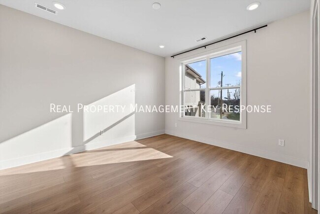 Building Photo - 2109 23rd Ave N