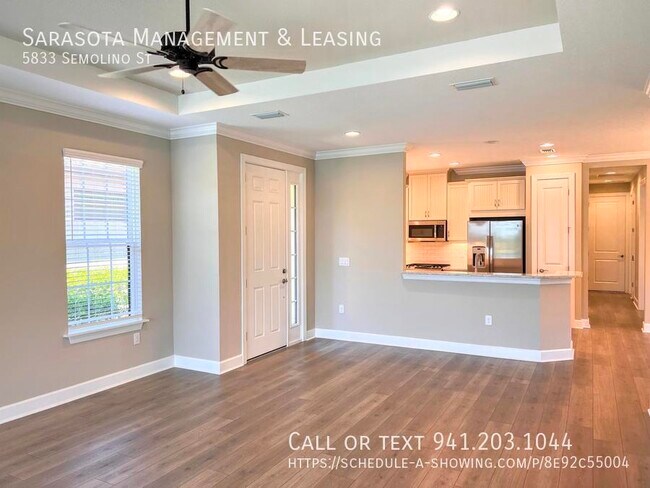 Building Photo - 2 Bed 2 Bath with Den Lake View Pool Home ...