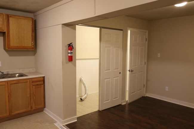 Building Photo - Ranch Home with Separate Dining Room