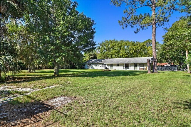 Building Photo - 1819 Pinedale Rd