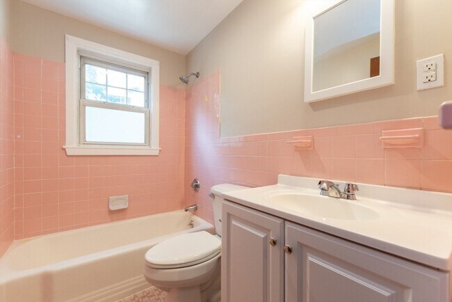 Building Photo - 205 Hardy Pond Rd