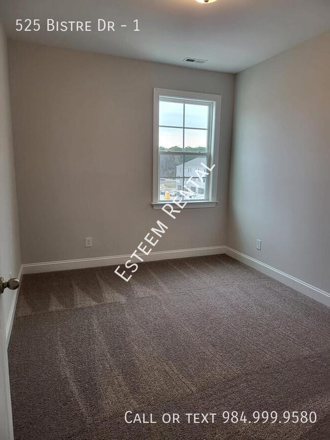 Building Photo - 525 Bistre Dr